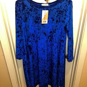 BNWT Blue Crush velvet 3/4 sleeve Brea Dress
